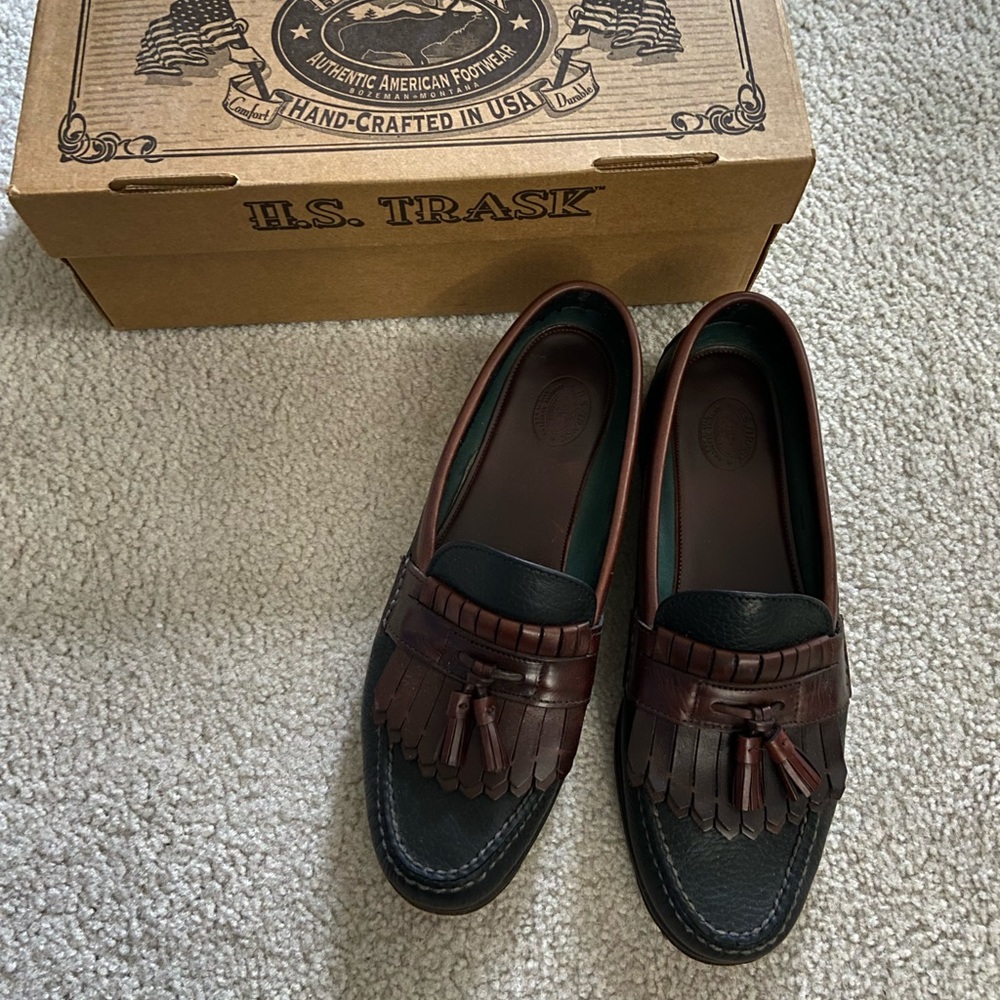 H.S. Trask hand sewn moccasins. Fishing Camp. Size 11 M in black
